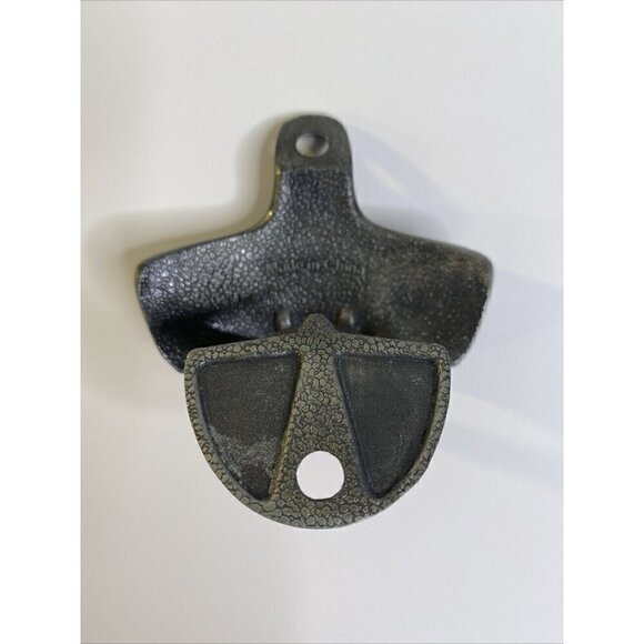 Vintage Marlboro Lucky Horseshoe Wall Mount Beer/Pop Bottle Opener - Picture 2 of 3